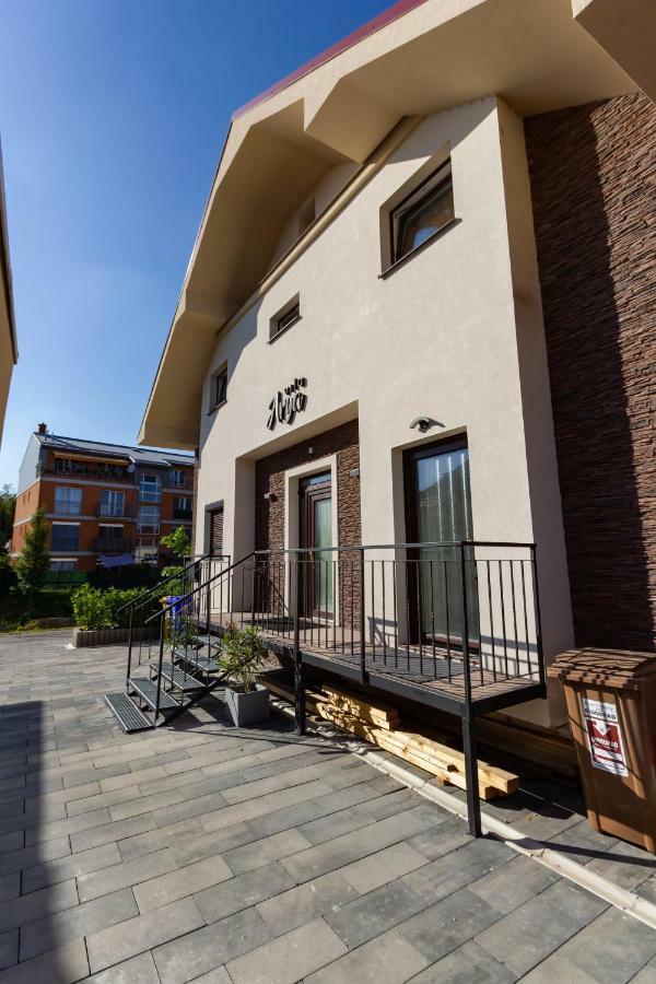 Arya Vila Apartment Piest'any Exterior photo